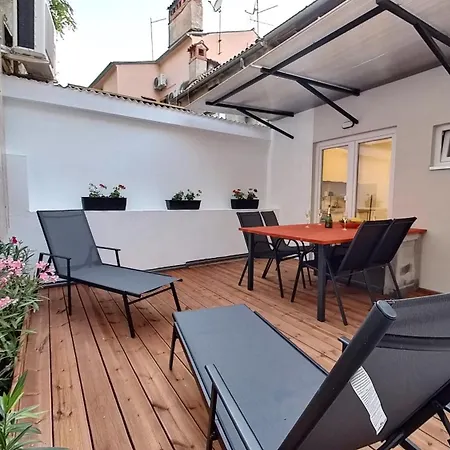 Old Tower Center 2 Apartment