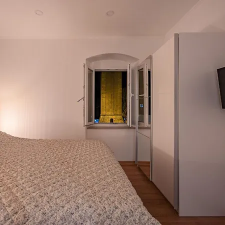 Old Tower Center 2 Pola