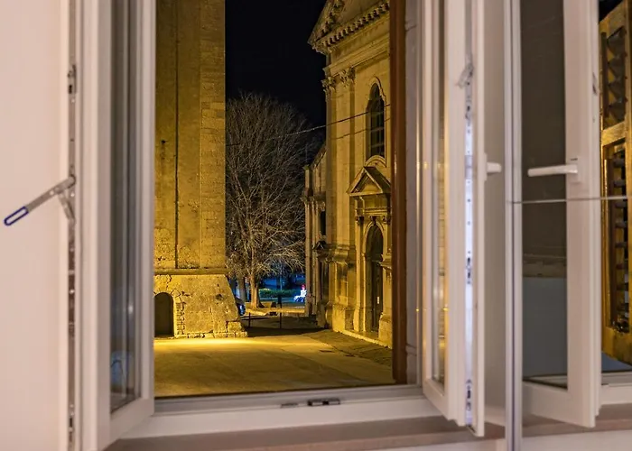 Old Tower Center 2 Pola