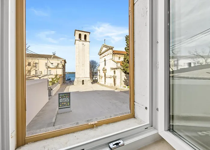 Old Tower Center 2 Pola