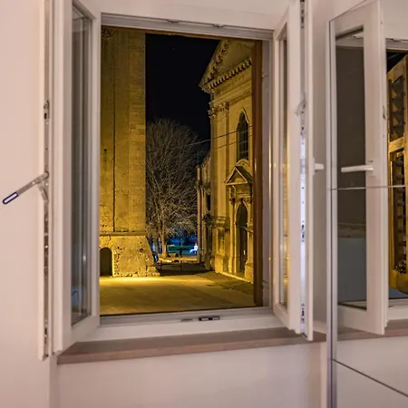 Old Tower Center 2 プーラ