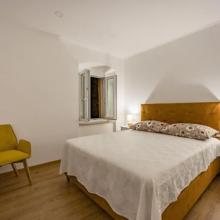 Old Tower Center 2 Apartman