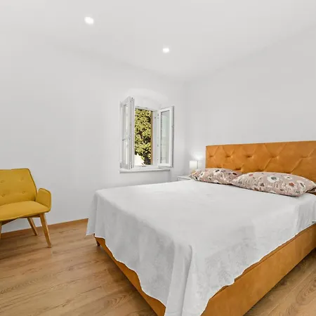 Apartman Old Tower Center 2 *