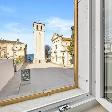 Old Tower Center 2 プーラ