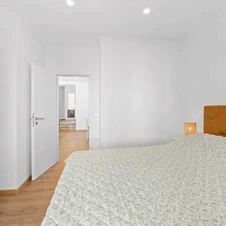 Old Tower Center 2 * プーラ