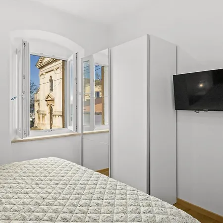 Old Tower Center 2 Apartman Póla