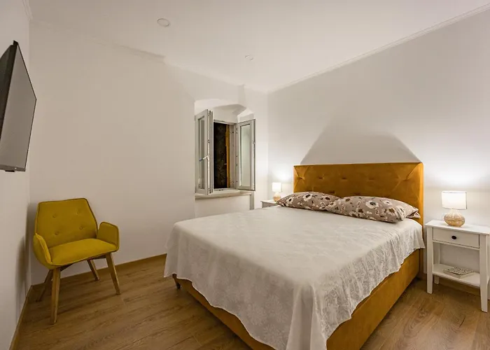 Old Tower Center 2 Apartman