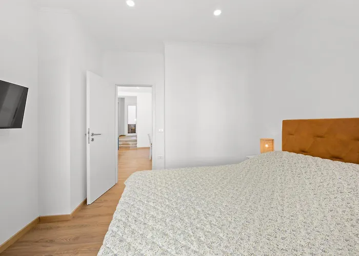 Old Tower Center 2 * プーラ