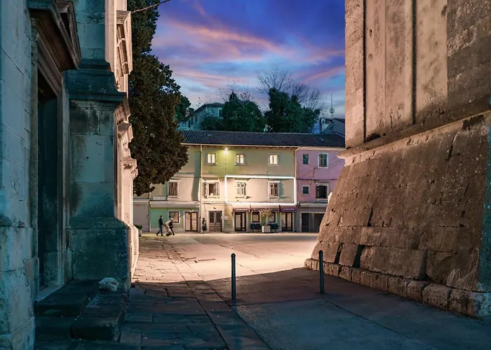 Old Tower Center 2 プーラ